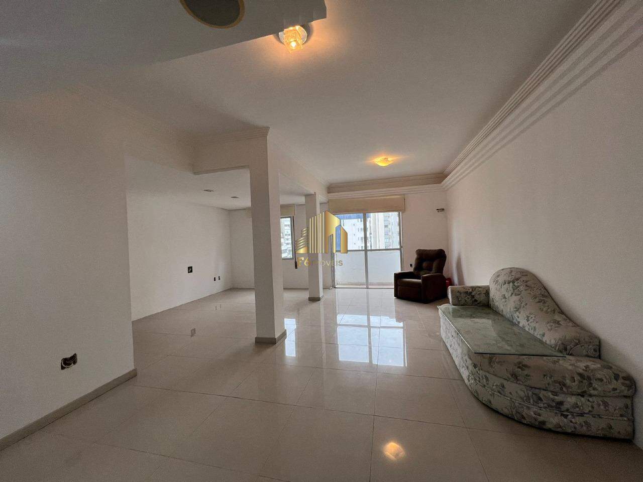 Apartamento para alugar com 3 quartos, 106m² - Foto 11