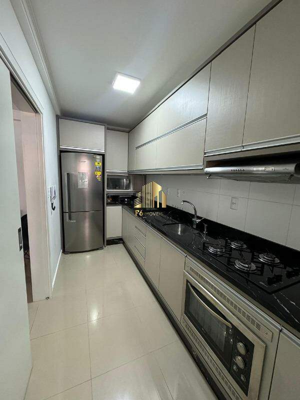 Apartamento à venda com 2 quartos, 77m² - Foto 4