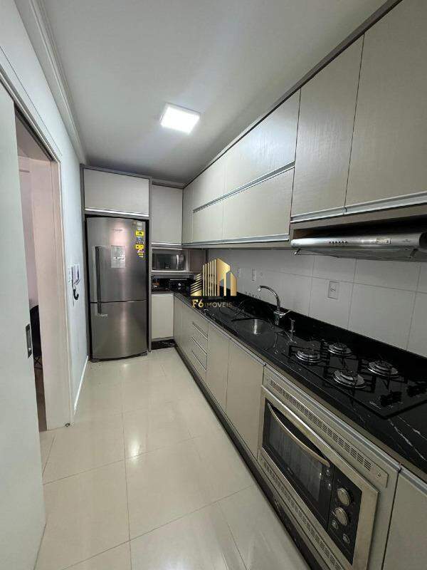 Apartamento para alugar com 2 quartos, 77m² - Foto 4