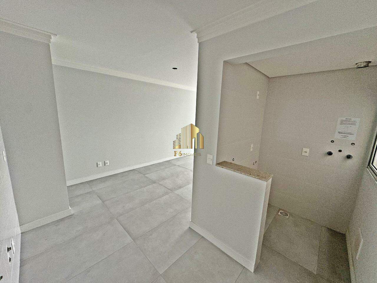 Apartamento à venda com 2 quartos, 72m² - Foto 4