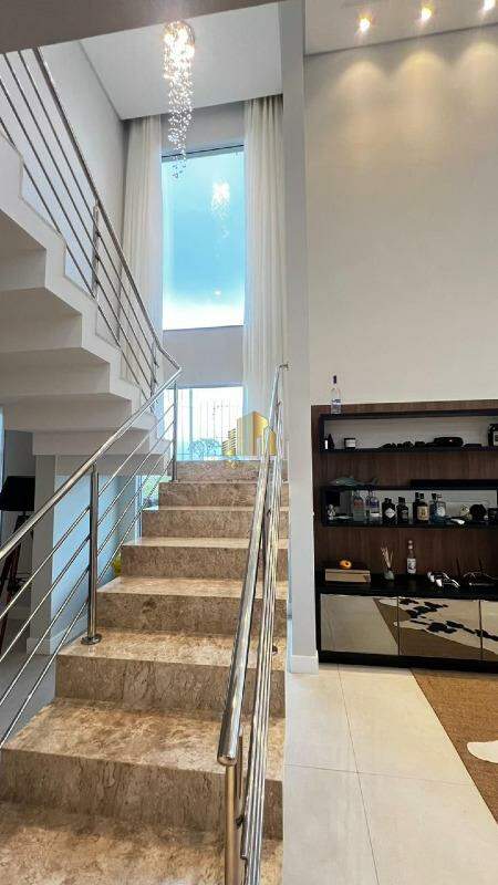 Casa para alugar com 4 quartos, 256m² - Foto 11