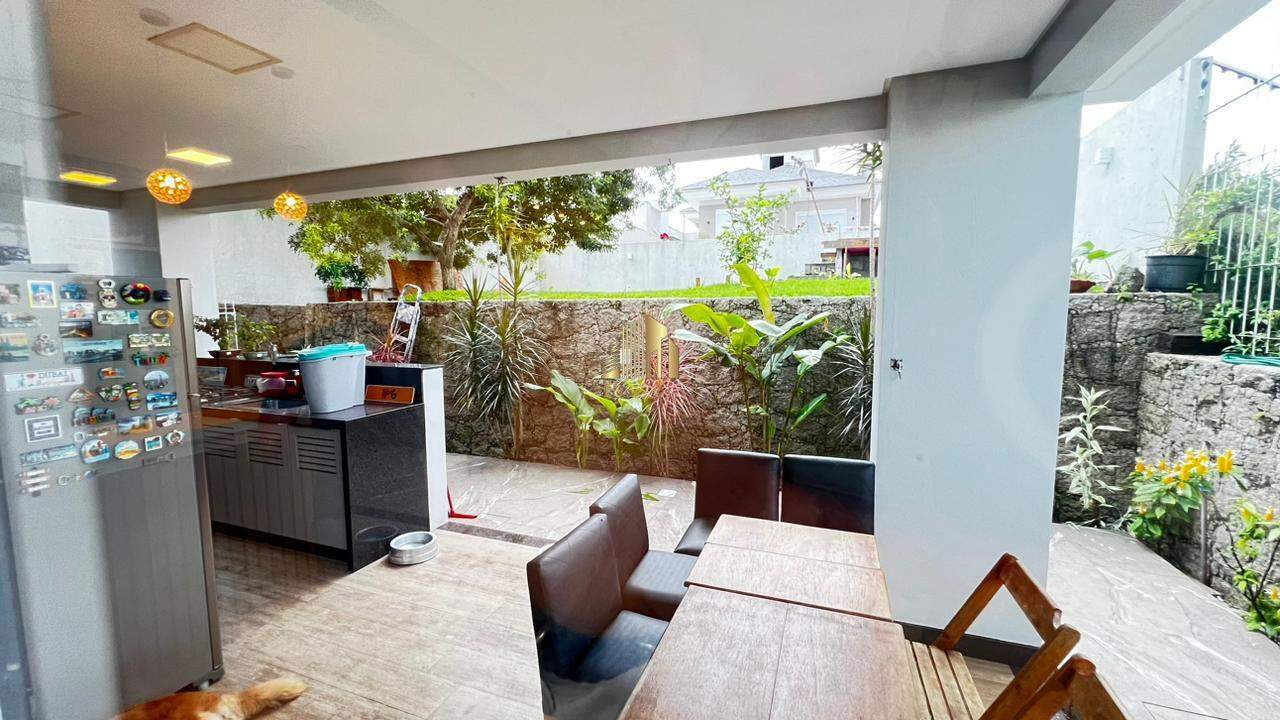 Casa para alugar com 4 quartos, 256m² - Foto 28