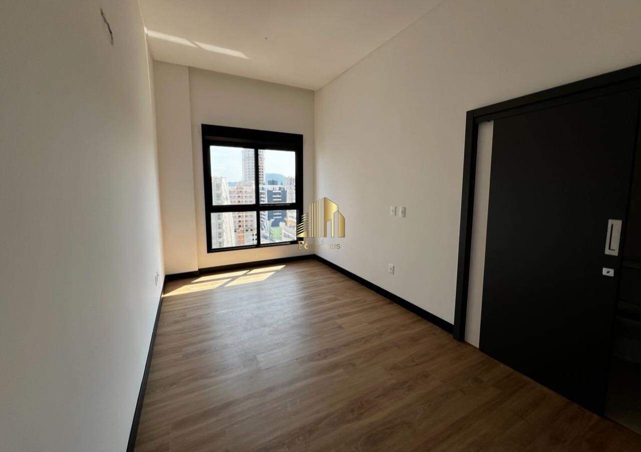 Apartamento à venda com 4 quartos, 188m² - Foto 12