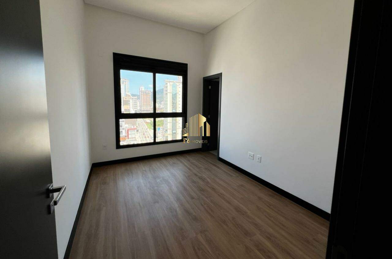 Apartamento à venda com 4 quartos, 188m² - Foto 7