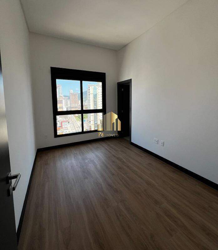 Apartamento à venda com 4 quartos, 188m² - Foto 13