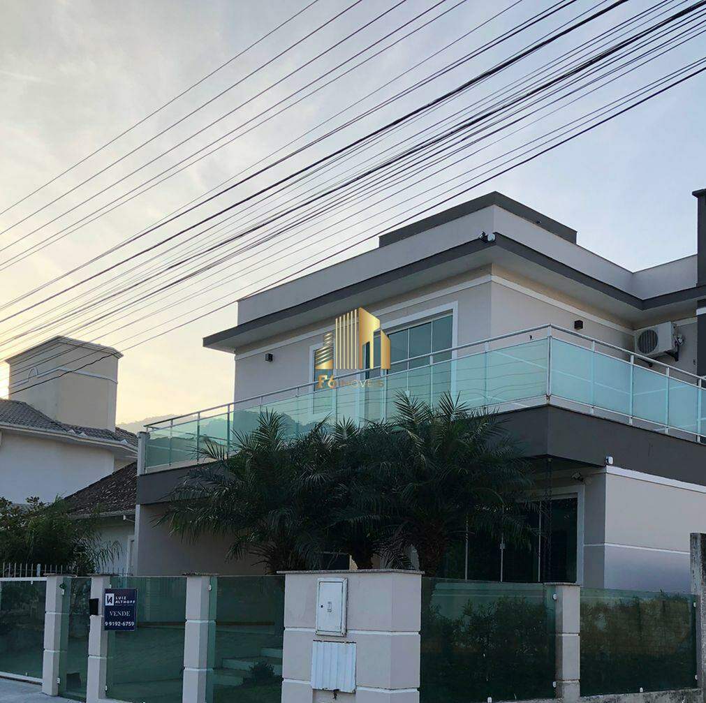 Casa para alugar com 3 quartos, 242m² - Foto 3