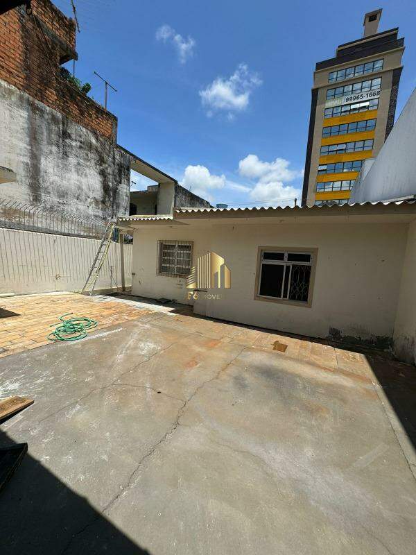 Prédio Inteiro para alugar com 3 quartos, 150m² - Foto 13