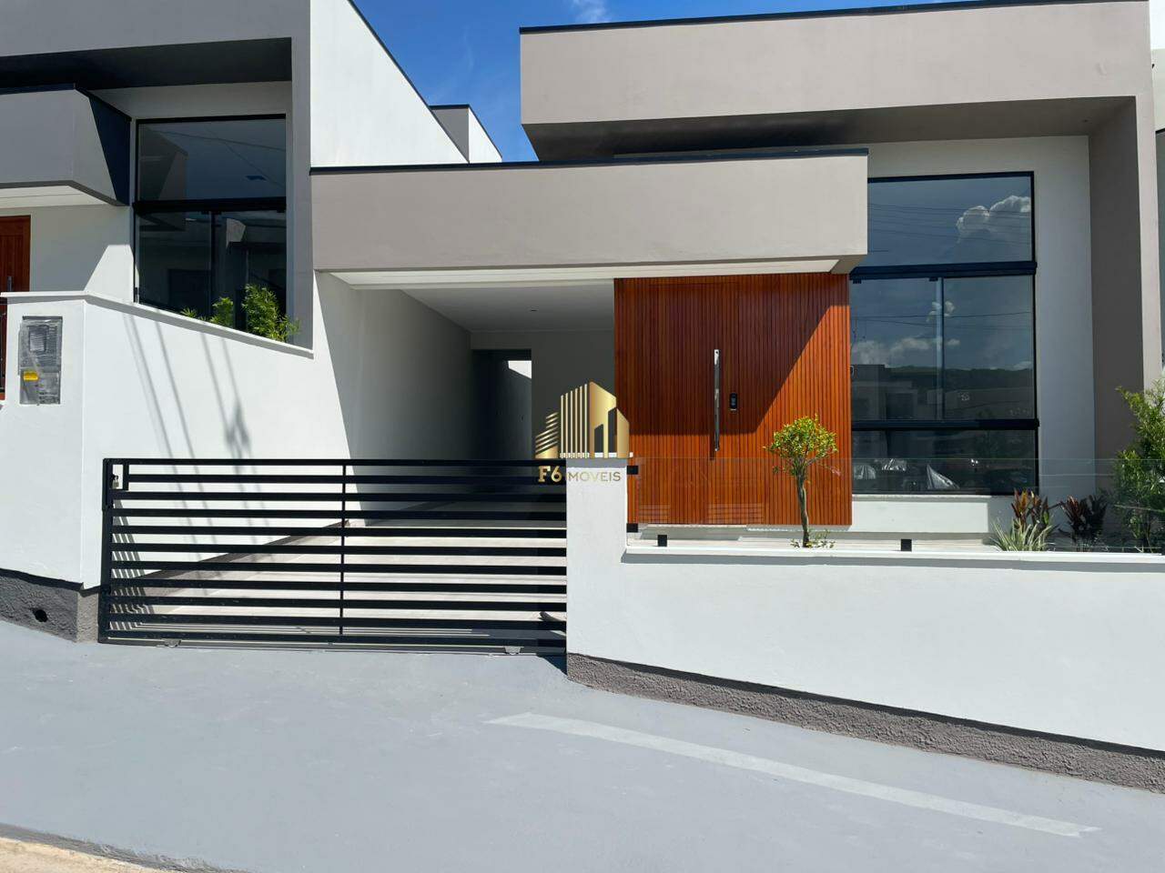 Casa à venda com 2 quartos, 76m² - Foto 1