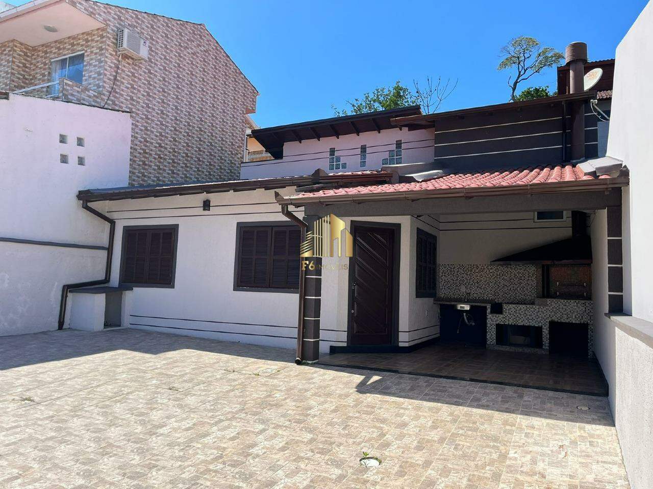 Casa à venda com 3 quartos, 110m² - Foto 1