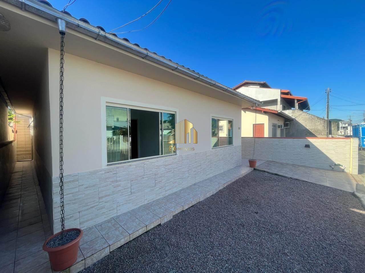 Casa à venda com 3 quartos, 147m² - Foto 1