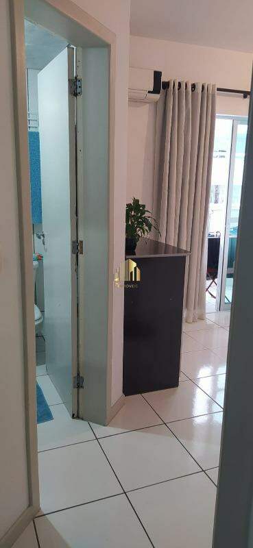 Apartamento à venda com 3 quartos, 74m² - Foto 2