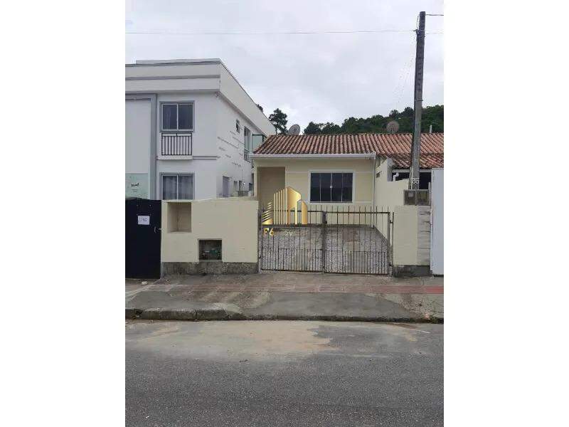 Casa à venda com 2 quartos, 56m² - Foto 1