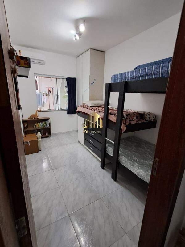 Casa à venda com 2 quartos, 49m² - Foto 3