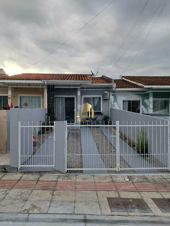 Casa à venda com 2 quartos, 49m² - Foto 1