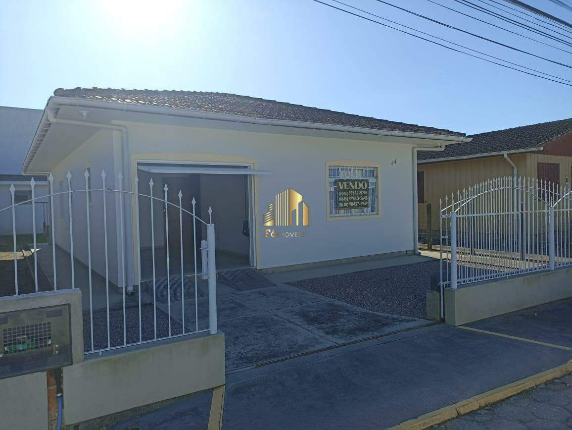 Casa à venda com 4 quartos, 200m² - Foto 3