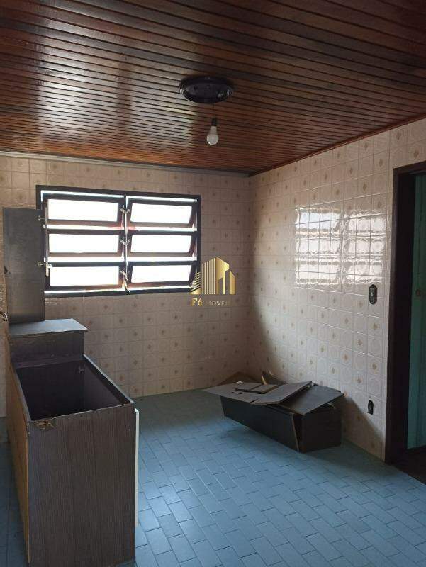 Casa à venda com 4 quartos, 200m² - Foto 14