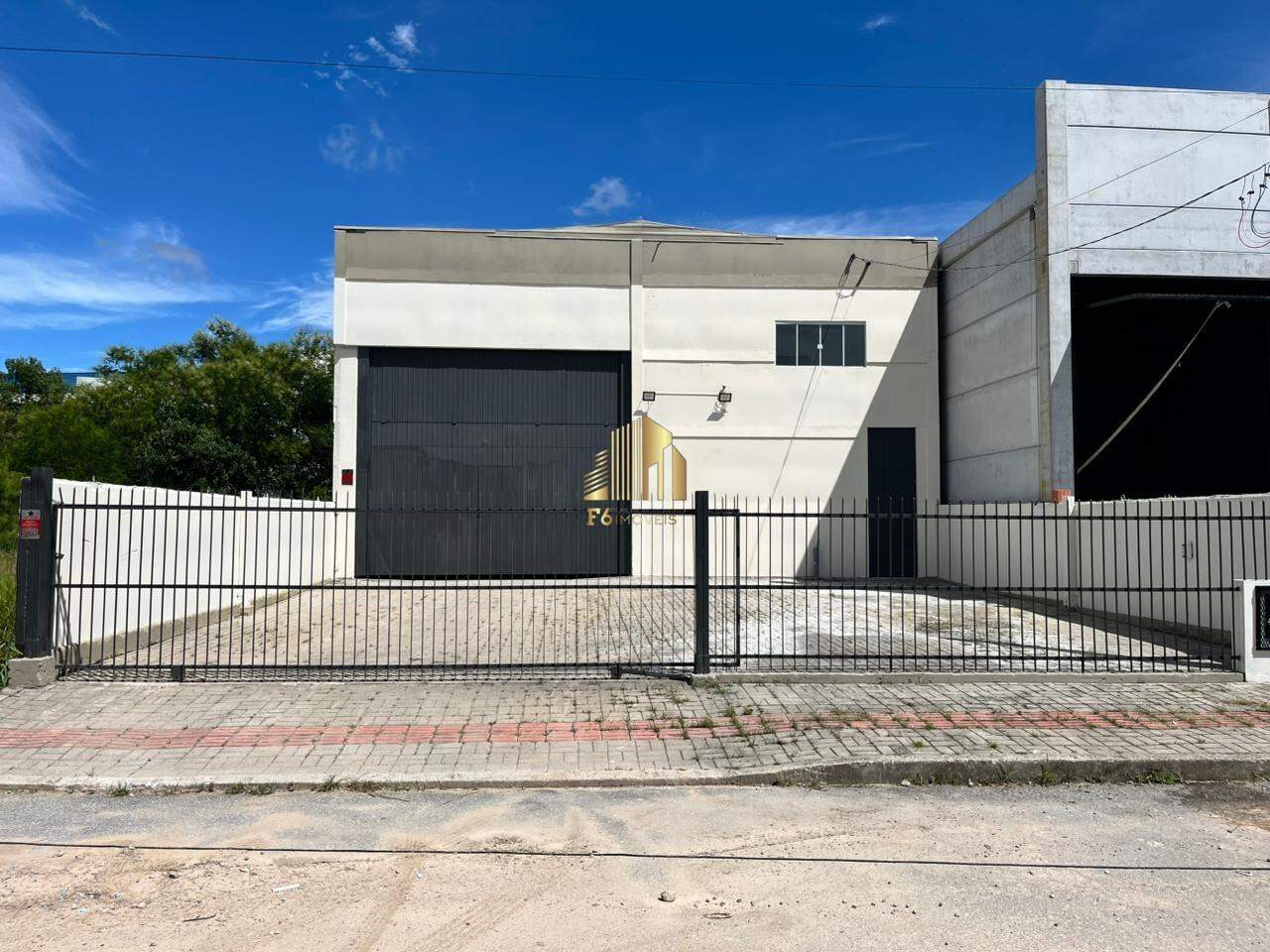 Depósito-Galpão-Armazém para alugar, 270m² - Foto 1