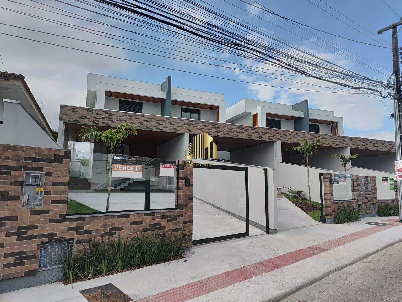 Casa à venda com 3 quartos, 150m² - Foto 1