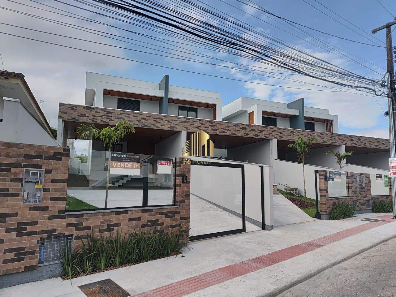 Casa à venda com 3 quartos, 150m² - Foto 1