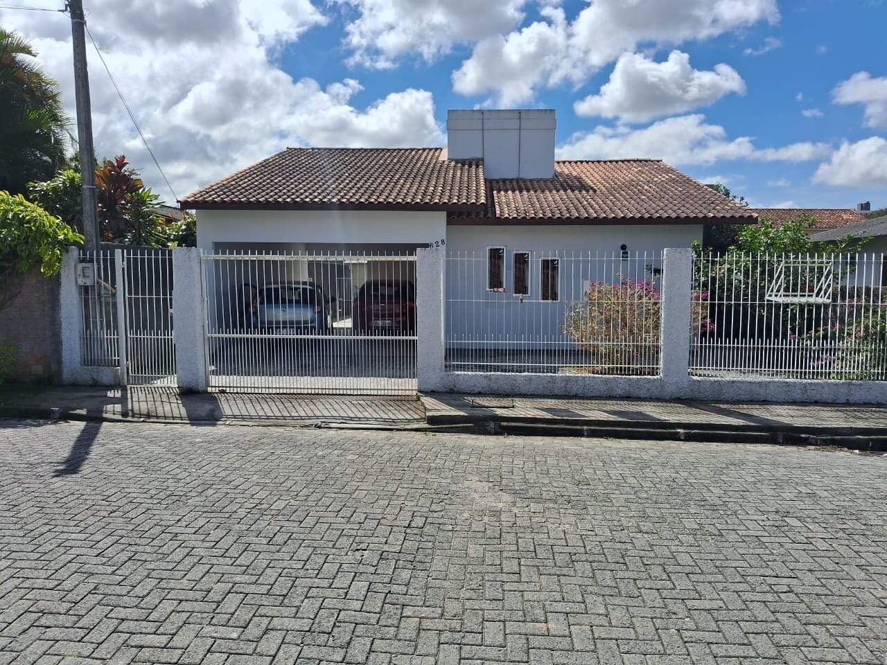 Casa à venda com 4 quartos, 157m² - Foto 1