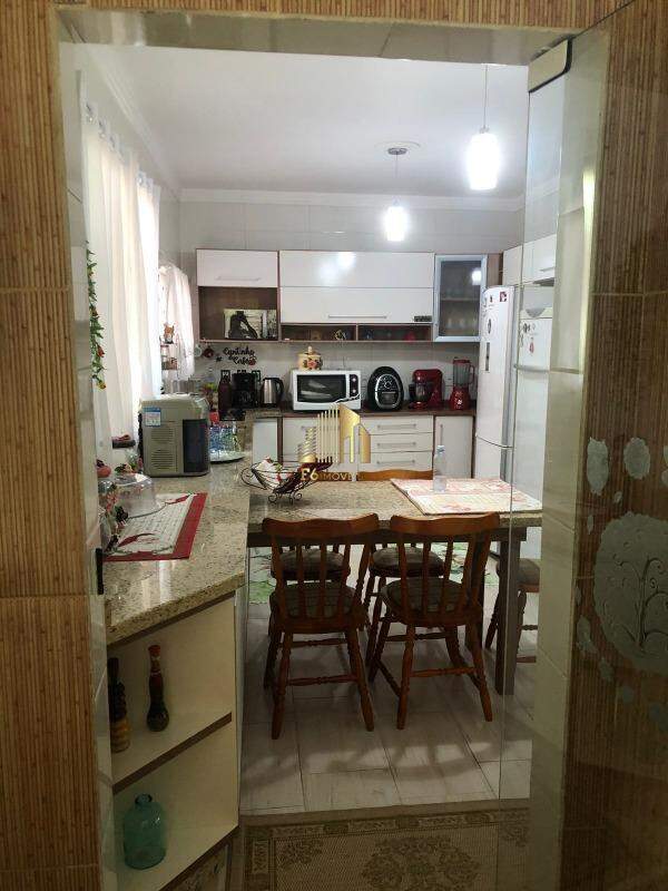 Casa à venda com 3 quartos, 200m² - Foto 14