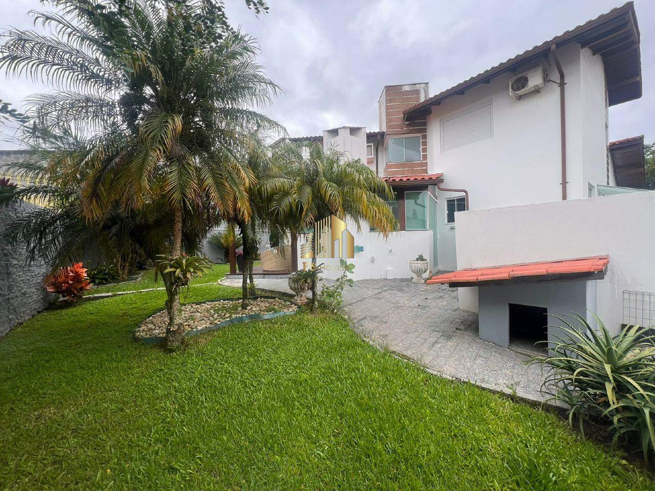 Casa à venda com 3 quartos, 300m² - Foto 12