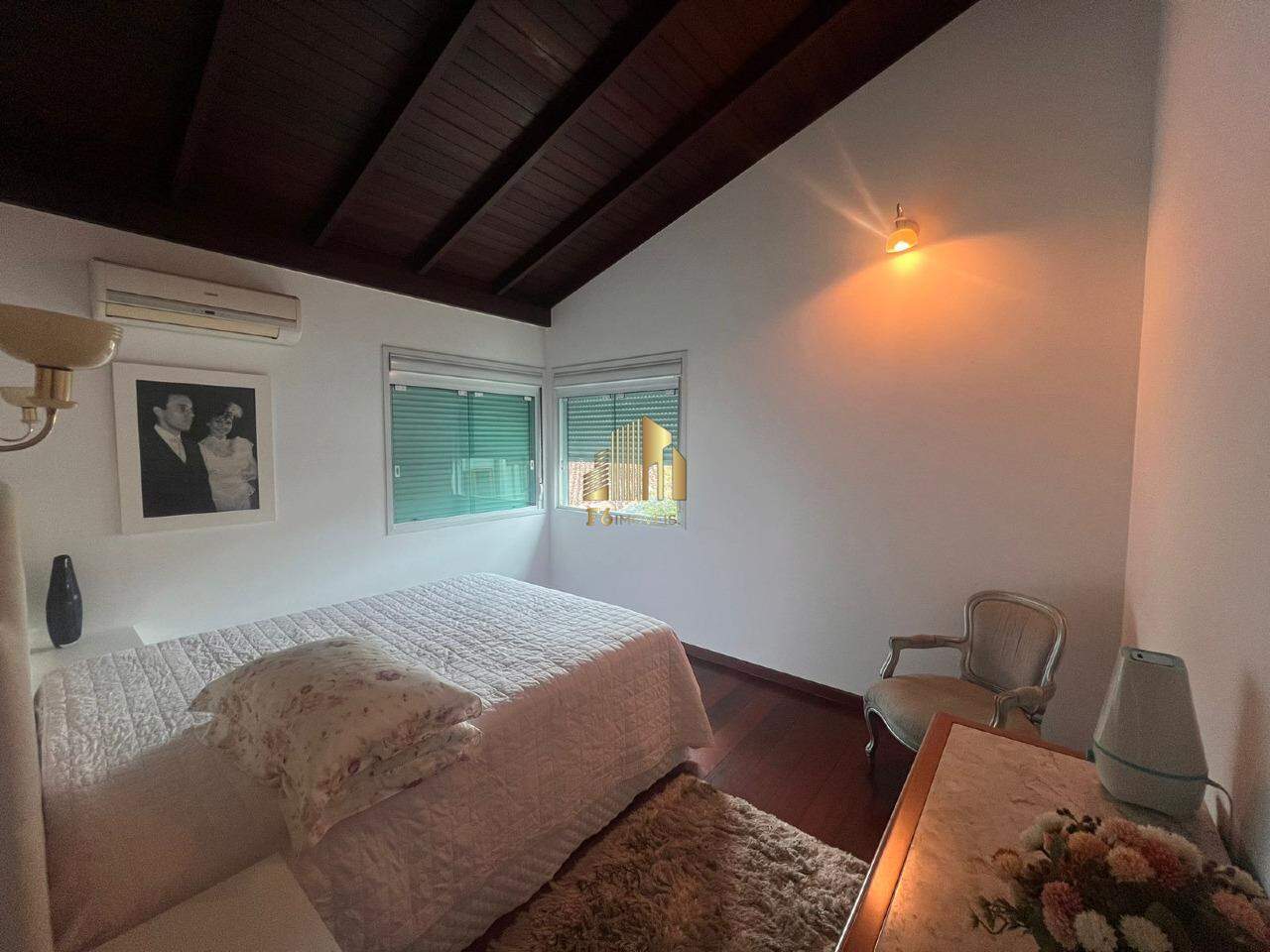 Casa à venda com 3 quartos, 300m² - Foto 23