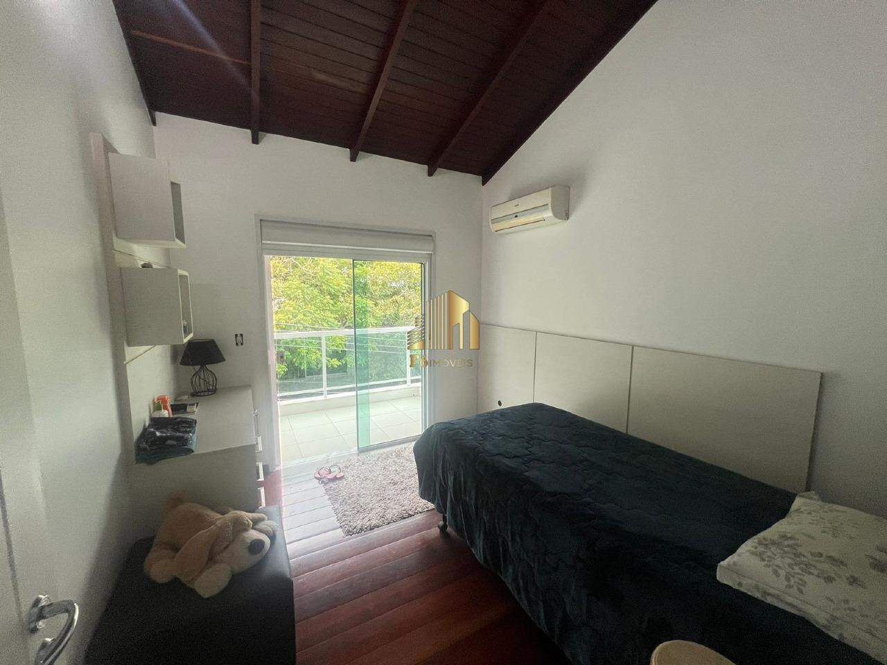 Casa à venda com 3 quartos, 300m² - Foto 26