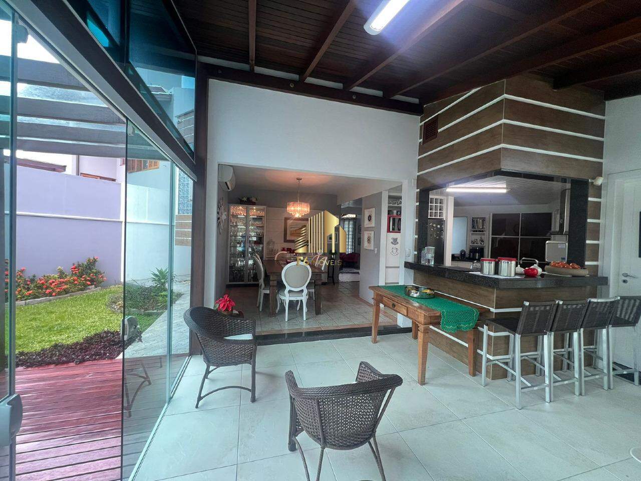 Casa à venda com 3 quartos, 300m² - Foto 9