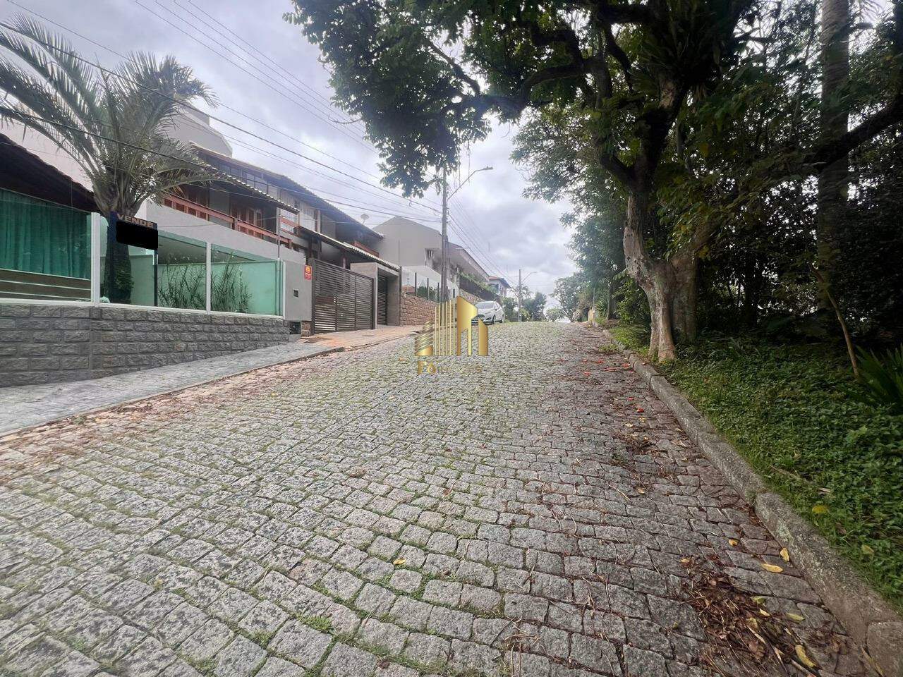 Casa à venda com 3 quartos, 300m² - Foto 2