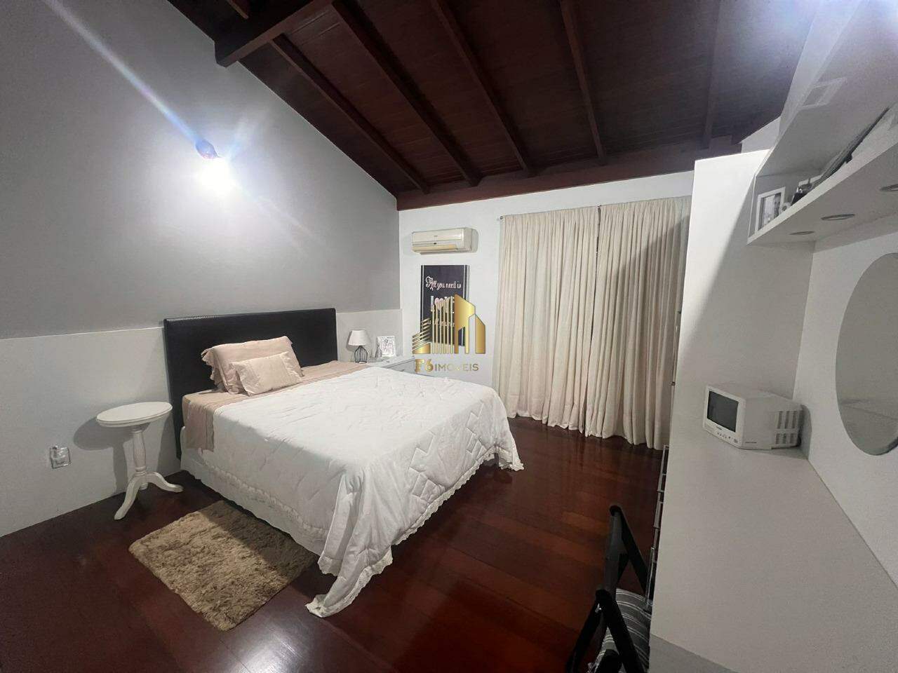 Casa à venda com 3 quartos, 300m² - Foto 30