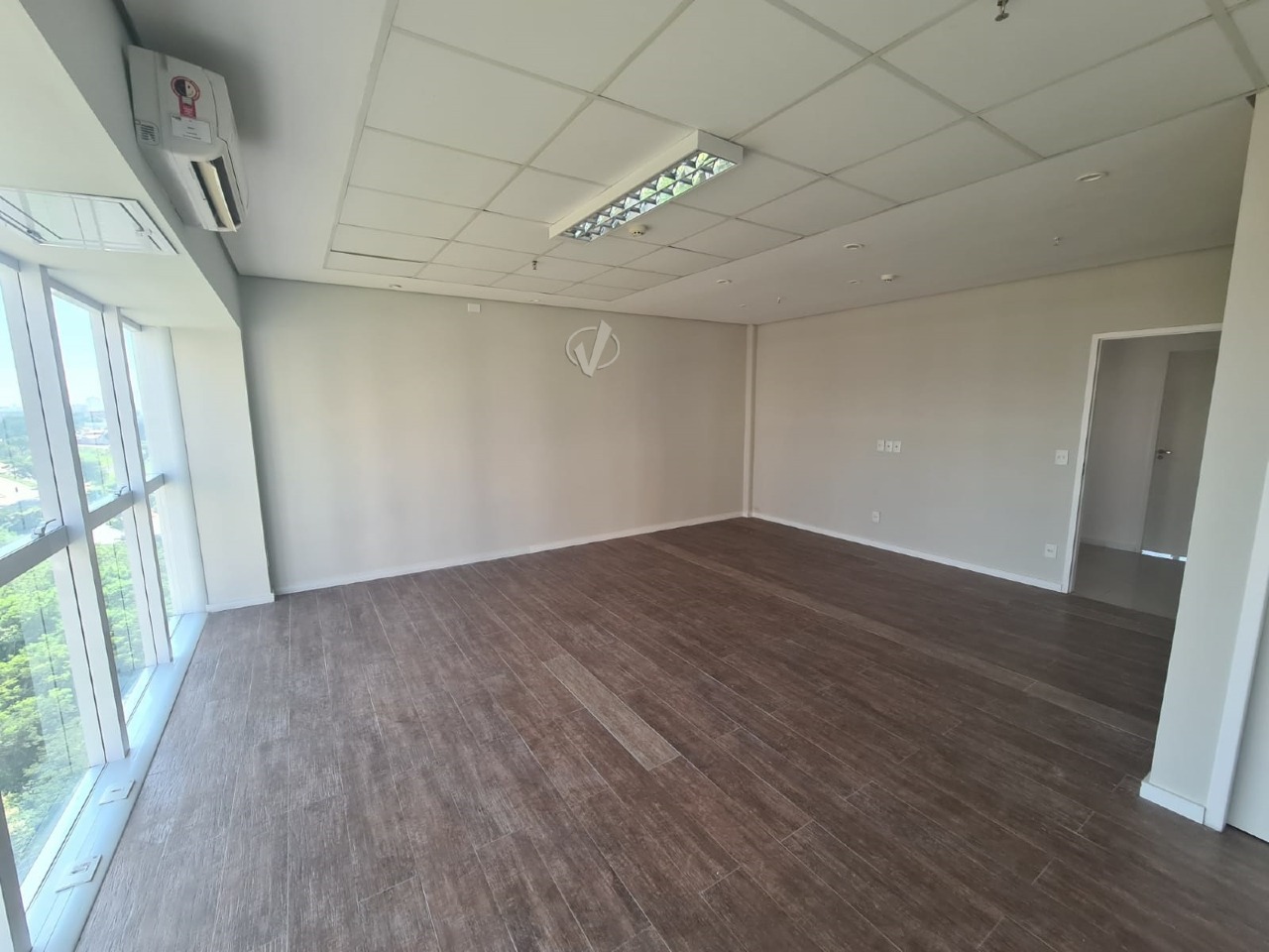 Sala à venda no Loteamento Residencial e Comercial Bosque Flamboyant: 