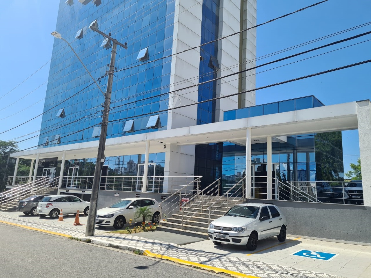 Sala à venda no Loteamento Residencial e Comercial Bosque Flamboyant: 