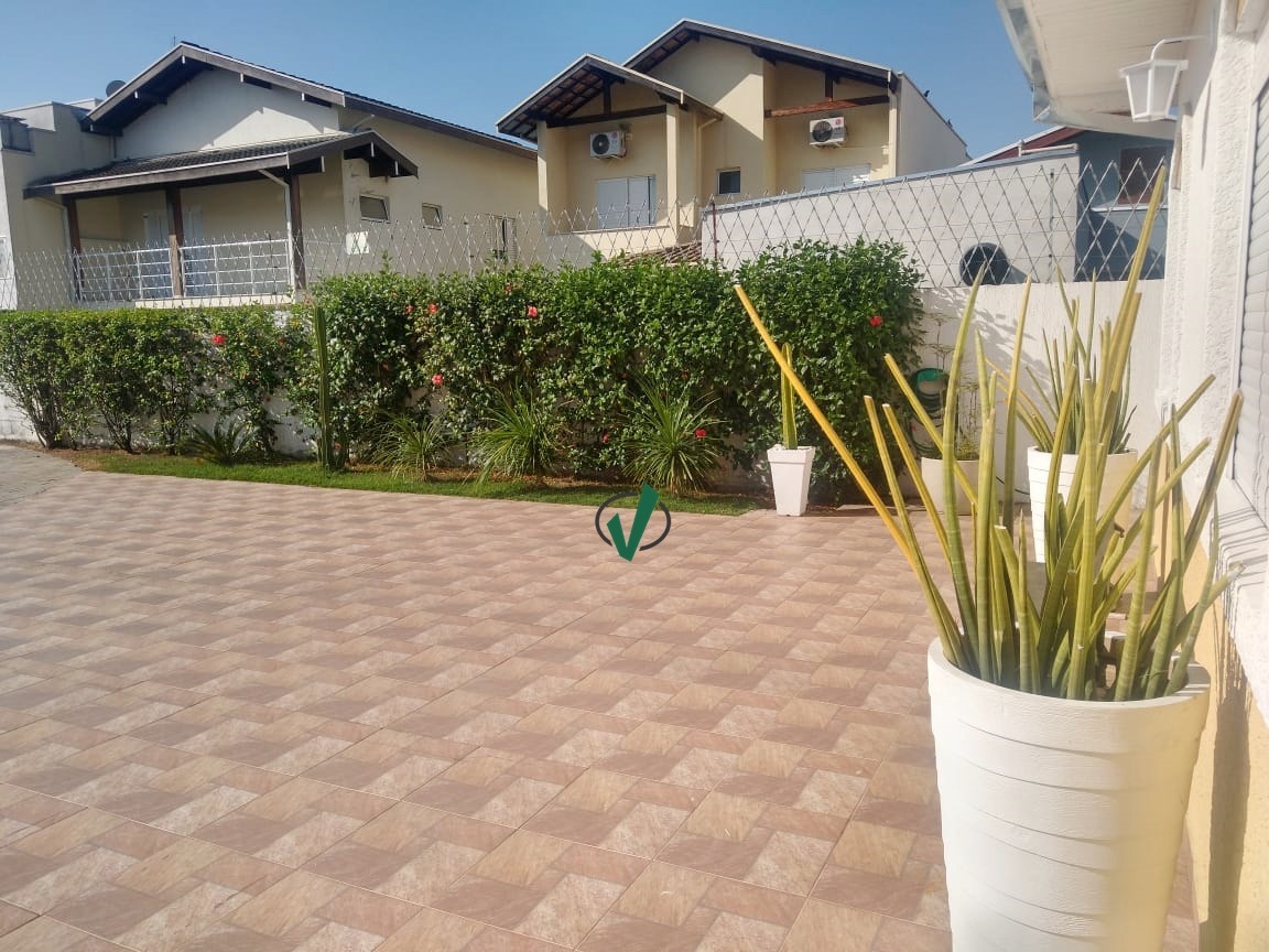 Casa em condomínio à venda no Loteamento Industrial Água Preta: 