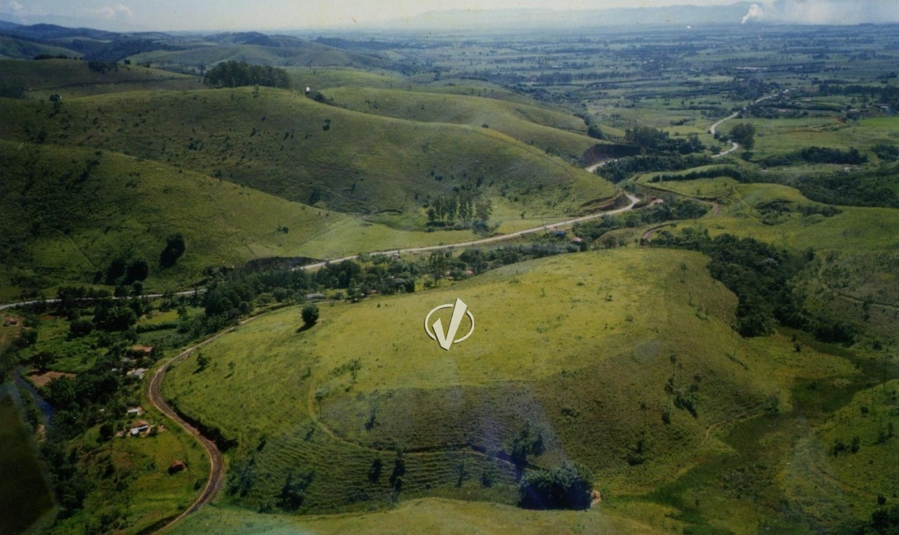 Lote à venda no Piracuama: 