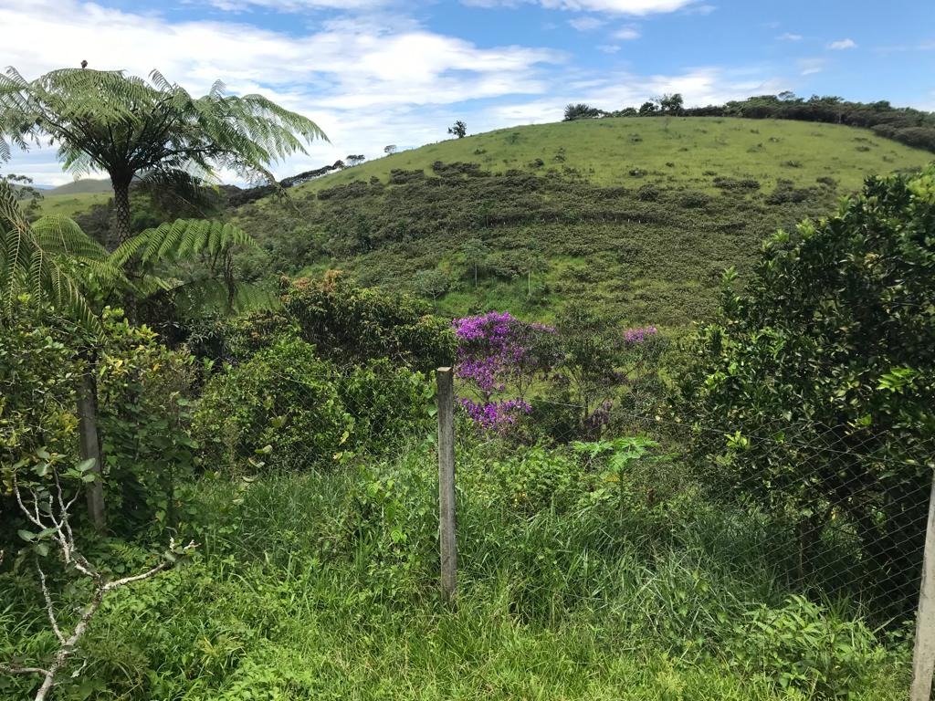 Chácara à venda no Alto do Piracuama: 
