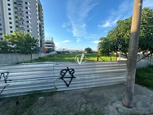 Lote à venda no Parque das Nações: 