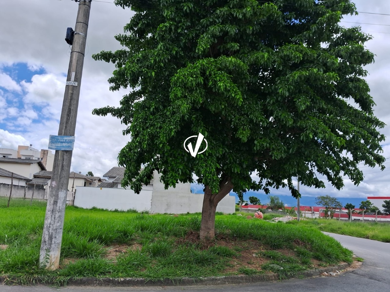 Lote à venda no Residencial Parque das Palmeiras: 