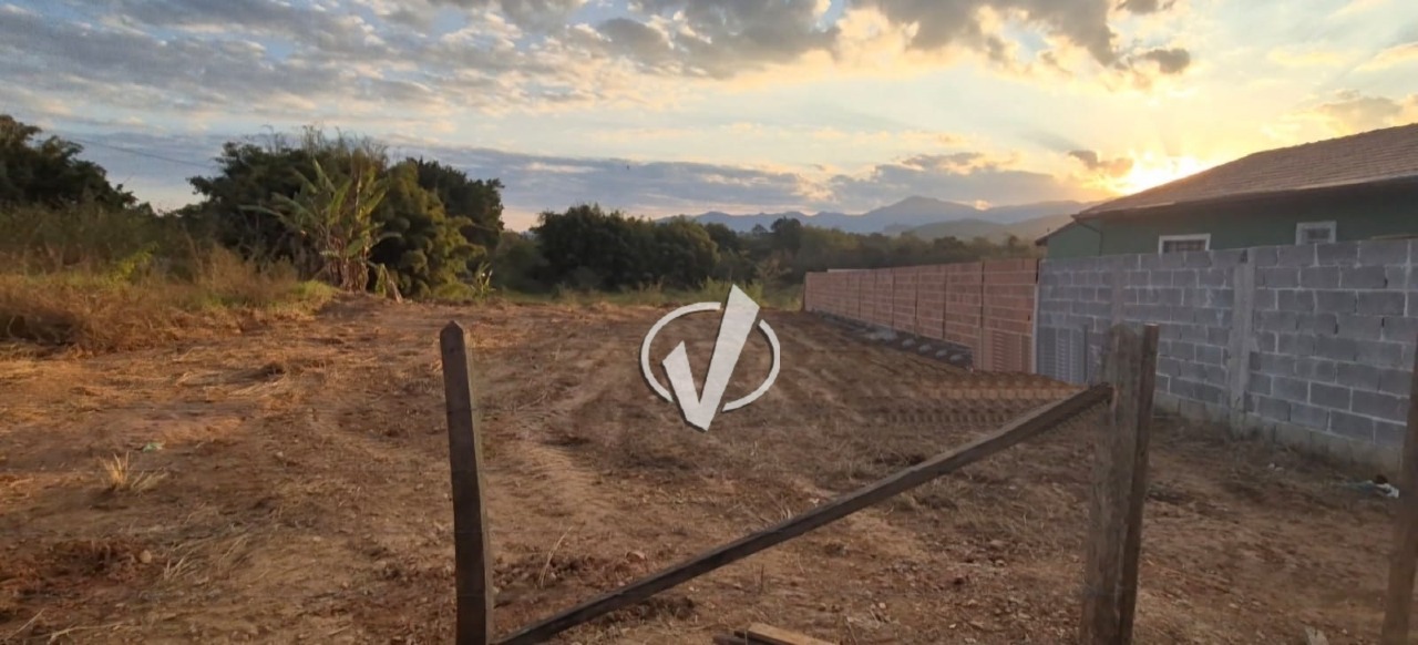 Lote à venda no Mandú: 