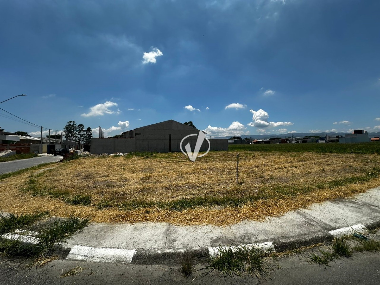 Lote à venda no Conjunto Habitacional Terra dos Ipês: 