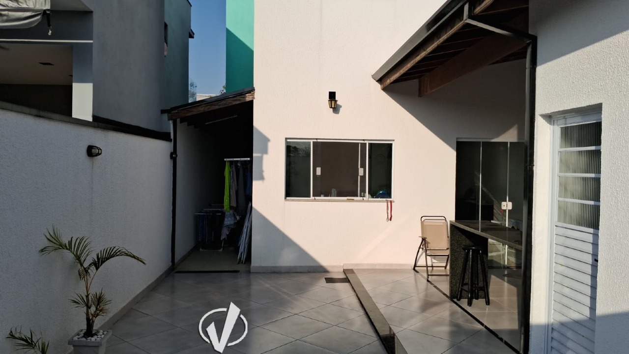 Casa em condomínio à venda no Condomínio Residencial e Comercial Laguna: 