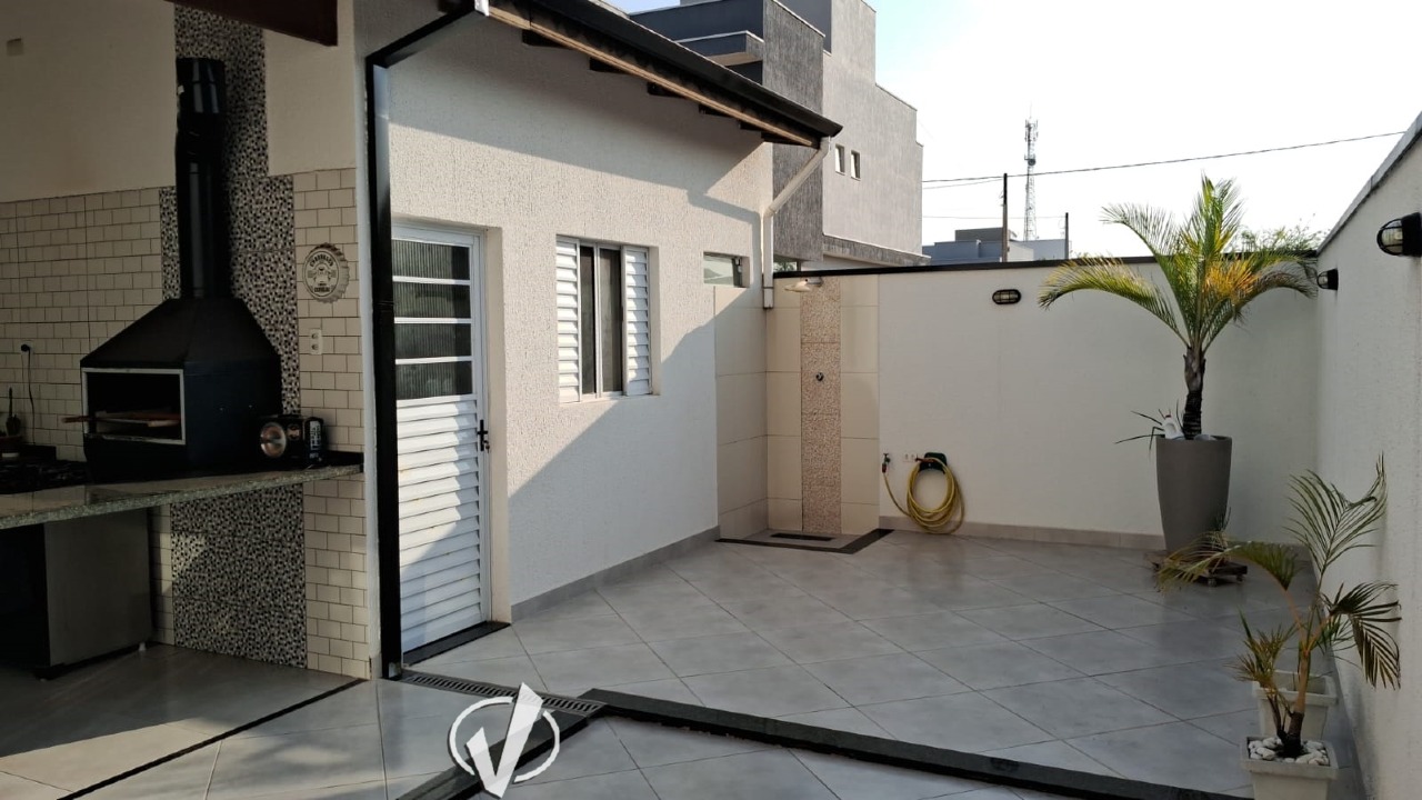 Casa em condomínio à venda no Condomínio Residencial e Comercial Laguna: 