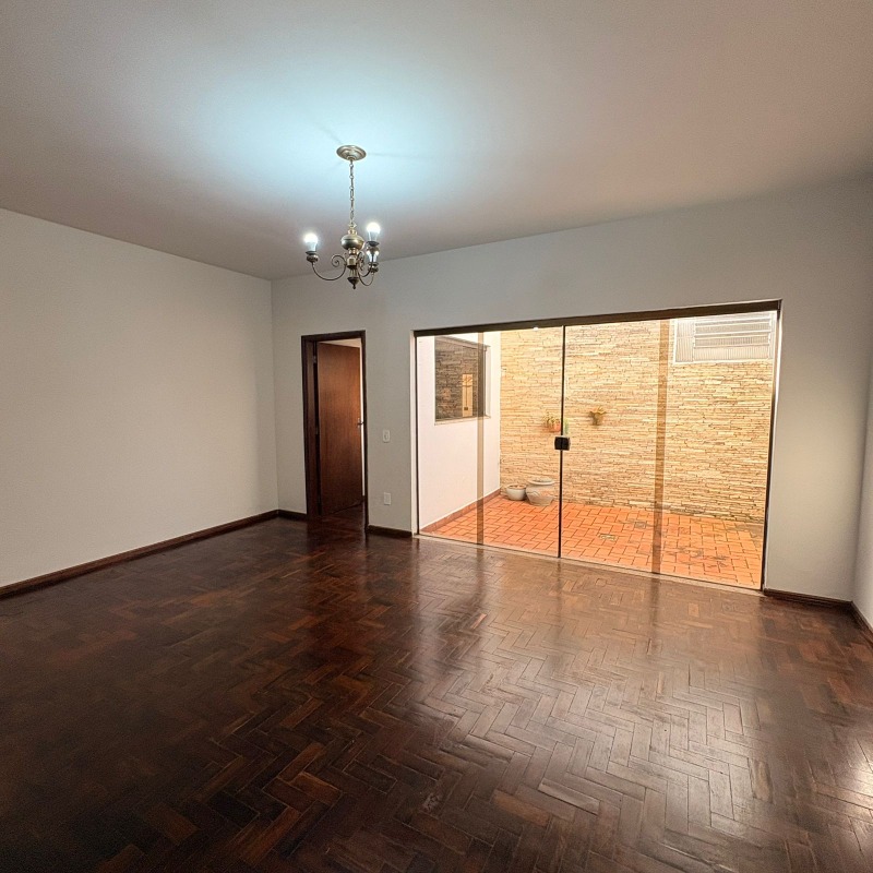 Casa para aluguel no Centro: 