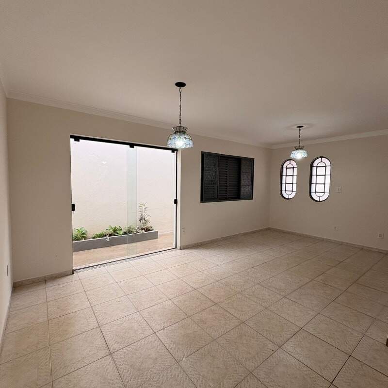 Casa para aluguel no Centro: 