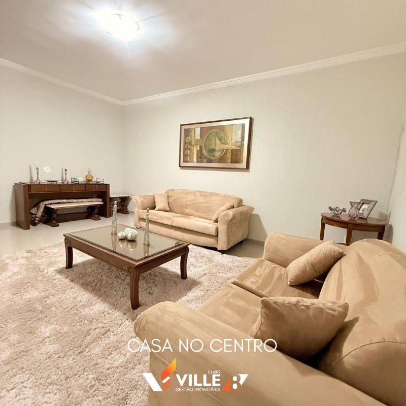 Casa à venda no Centro: 