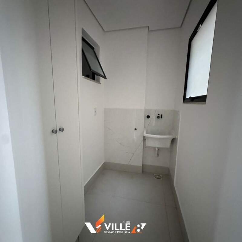 Apartamento à venda no Guilhermina Vieira Chaer: 