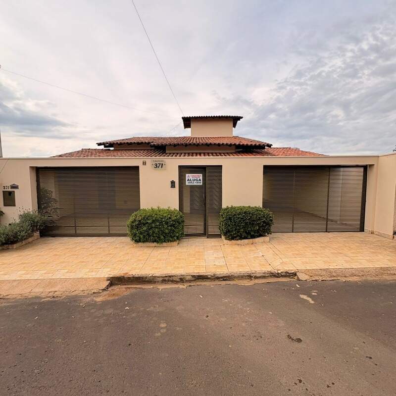 Casa para aluguel no Vila Silvéria: 