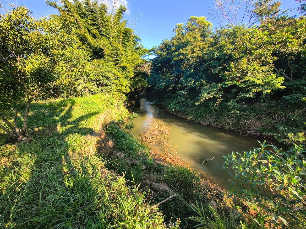 Lote à venda no Chacreamento Encontro das Águas : 