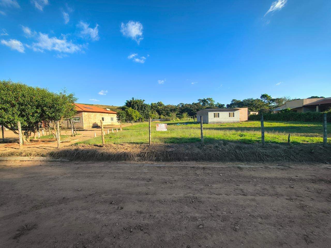 Lote à venda no Chacreamento Encontro das Águas : 