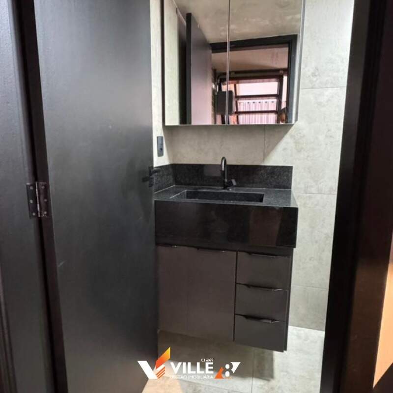 Flat à venda no Guilhermina Vieira Chaer: 